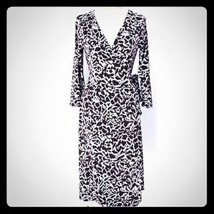 8 M BCBG wrap dress floral leaf print brown white